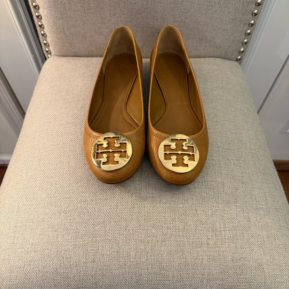 Tory Burch Tumbled Leather Reva Ballet Flats - Royal Tan/Gold - Size 8.5